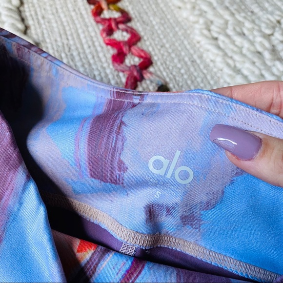 Alo Yoga Airbrush Legging in Modernist Multi - Picture 5 of 9